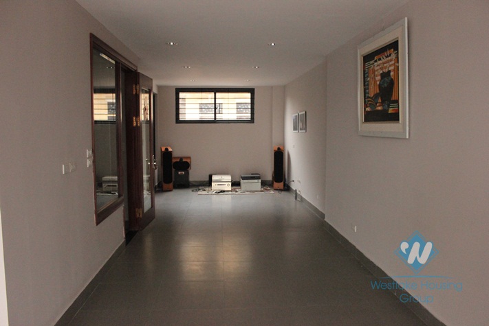 Office available for rent in Au Co street, Tay Ho, Hanoi